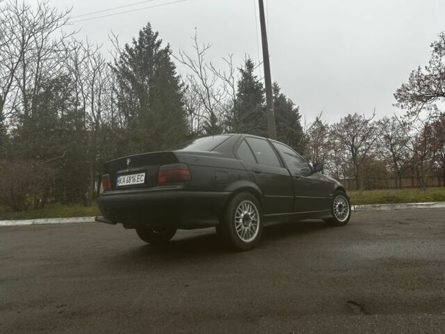 Черный БМВ 3 Серия, объемом двигателя 2 л и пробегом 435 тыс. км за 1600 $, фото 3 на Automoto.ua