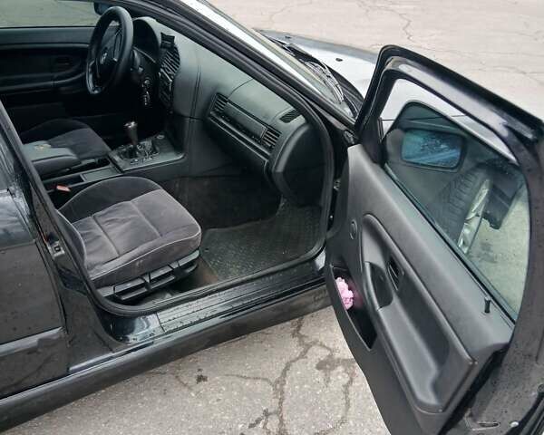 Черный БМВ 3 Серия, объемом двигателя 2.8 л и пробегом 450 тыс. км за 2799 $, фото 6 на Automoto.ua