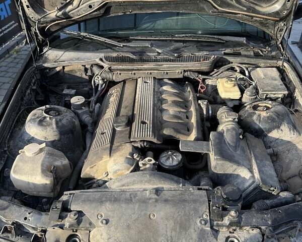 Черный БМВ 3 Серия, объемом двигателя 2 л и пробегом 500 тыс. км за 1350 $, фото 15 на Automoto.ua