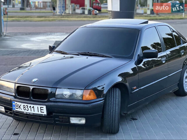 Чорний БМВ 3 Серія, об'ємом двигуна 1.8 л та пробігом 252 тис. км за 3400 $, фото 1 на Automoto.ua