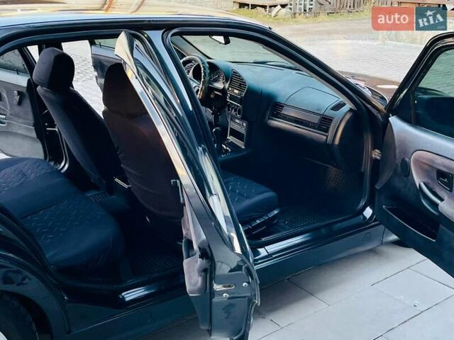 Черный БМВ 3 Серия, объемом двигателя 1.8 л и пробегом 250 тыс. км за 2850 $, фото 16 на Automoto.ua