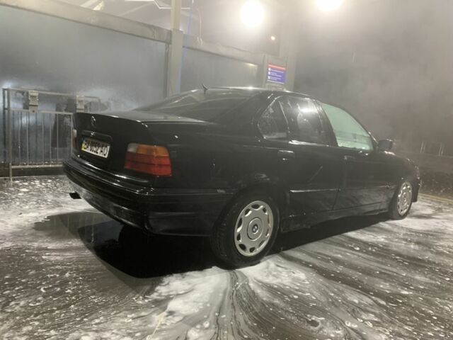 Чорний БМВ 3 Серія, об'ємом двигуна 2 л та пробігом 400 тис. км за 1050 $, фото 3 на Automoto.ua