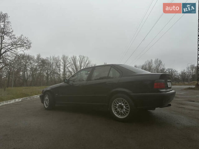 Черный БМВ 3 Серия, объемом двигателя 2 л и пробегом 435 тыс. км за 1600 $, фото 4 на Automoto.ua