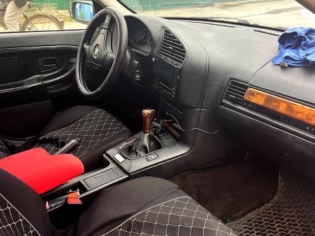 Черный БМВ 3 Серия, объемом двигателя 2.5 л и пробегом 275 тыс. км за 2030 $, фото 2 на Automoto.ua