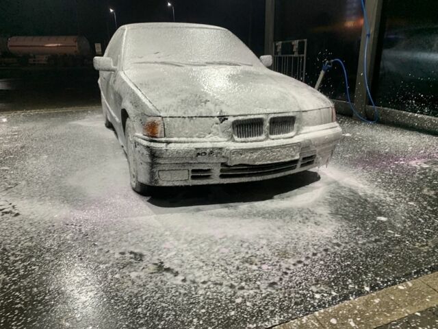 Чорний БМВ 3 Серія, об'ємом двигуна 2 л та пробігом 400 тис. км за 1050 $, фото 6 на Automoto.ua