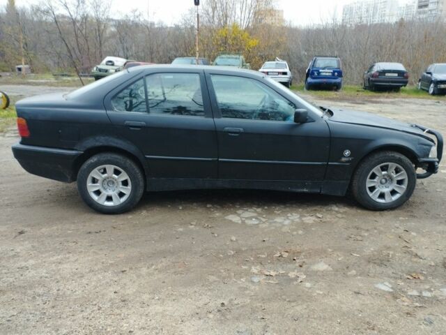 Черный БМВ 3 Серия, объемом двигателя 0 л и пробегом 250 тыс. км за 1000 $, фото 7 на Automoto.ua