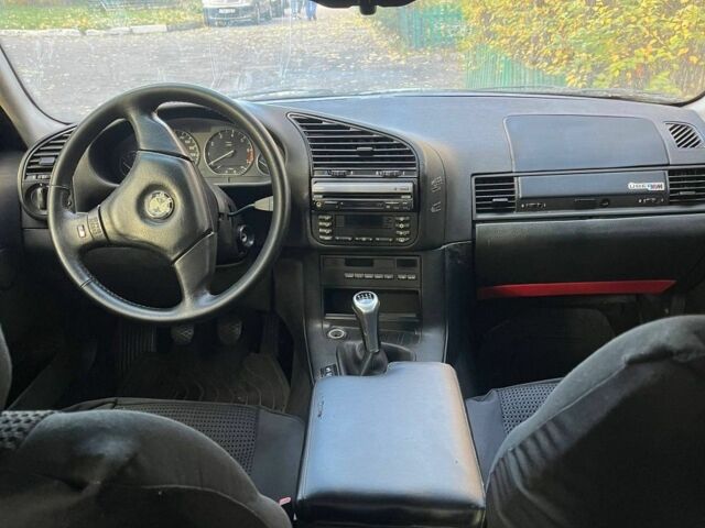 Чорний БМВ 3 Серія, об'ємом двигуна 2 л та пробігом 370 тис. км за 3300 $, фото 4 на Automoto.ua