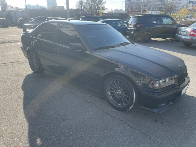 Черный БМВ 3 Серия, объемом двигателя 2 л и пробегом 300 тыс. км за 4500 $, фото 5 на Automoto.ua