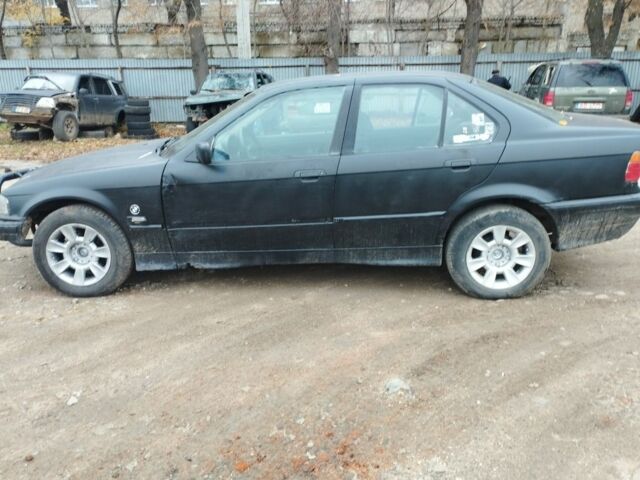 Черный БМВ 3 Серия, объемом двигателя 0 л и пробегом 250 тыс. км за 1000 $, фото 8 на Automoto.ua