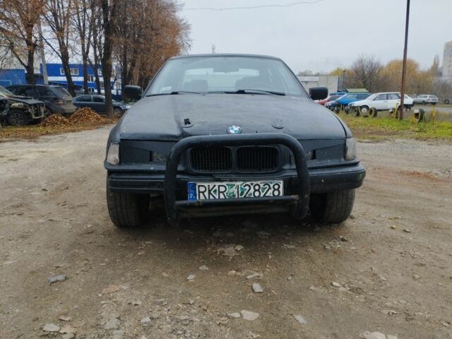 Черный БМВ 3 Серия, объемом двигателя 0 л и пробегом 250 тыс. км за 1000 $, фото 3 на Automoto.ua