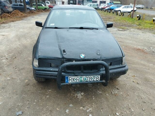 Черный БМВ 3 Серия, объемом двигателя 0 л и пробегом 250 тыс. км за 1000 $, фото 2 на Automoto.ua