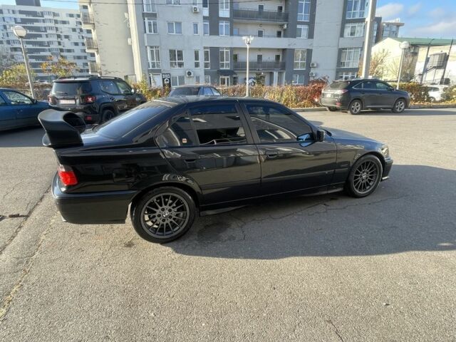 Черный БМВ 3 Серия, объемом двигателя 2 л и пробегом 300 тыс. км за 4500 $, фото 2 на Automoto.ua