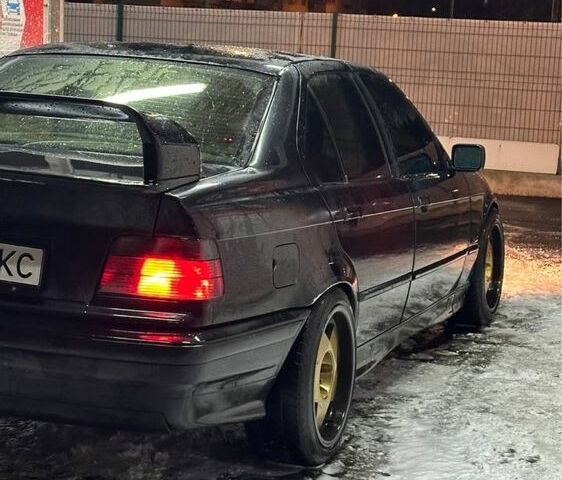 Черный БМВ 3 Серия, объемом двигателя 2 л и пробегом 415 тыс. км за 3800 $, фото 5 на Automoto.ua