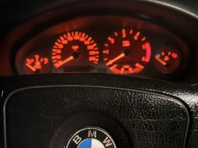 Чорний БМВ 3 Серія, об'ємом двигуна 1.7 л та пробігом 280 тис. км за 1300 $, фото 6 на Automoto.ua