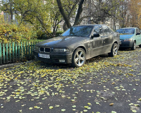 Черный БМВ 3 Серия, объемом двигателя 2 л и пробегом 370 тыс. км за 3300 $, фото 1 на Automoto.ua