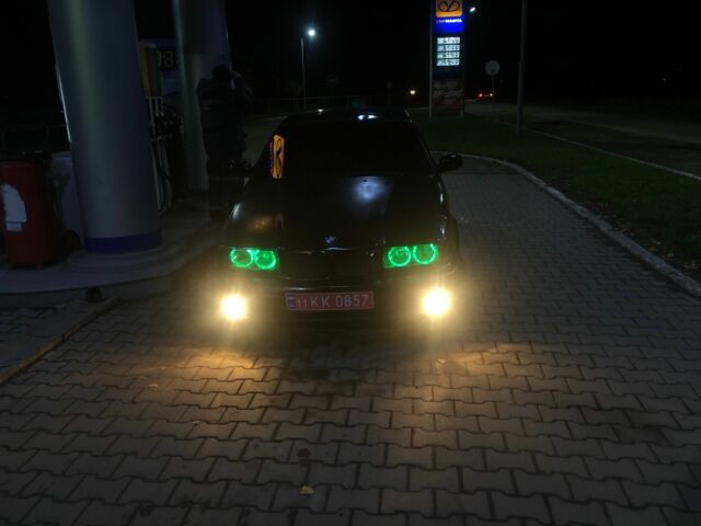 Чорний БМВ 3 Серія, об'ємом двигуна 2 л та пробігом 300 тис. км за 1550 $, фото 4 на Automoto.ua