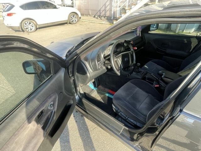 Черный БМВ 3 Серия, объемом двигателя 2 л и пробегом 300 тыс. км за 4500 $, фото 11 на Automoto.ua