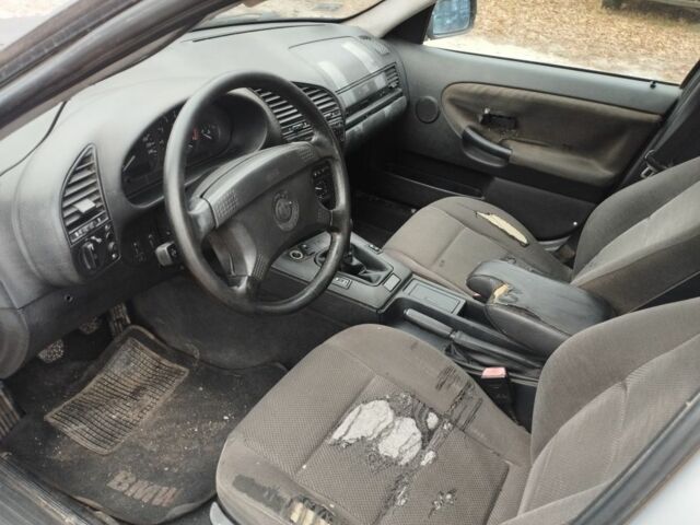 Черный БМВ 3 Серия, объемом двигателя 0 л и пробегом 250 тыс. км за 1000 $, фото 9 на Automoto.ua