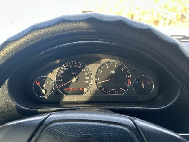 Черный БМВ 3 Серия, объемом двигателя 2.5 л и пробегом 425 тыс. км за 4700 $, фото 8 на Automoto.ua