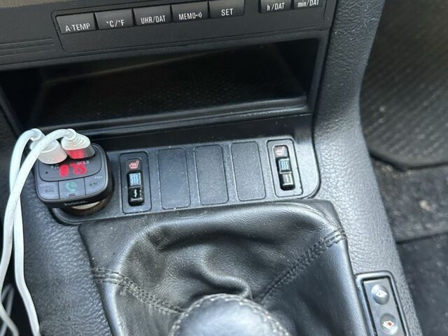 Черный БМВ 3 Серия, объемом двигателя 2.5 л и пробегом 425 тыс. км за 4700 $, фото 13 на Automoto.ua