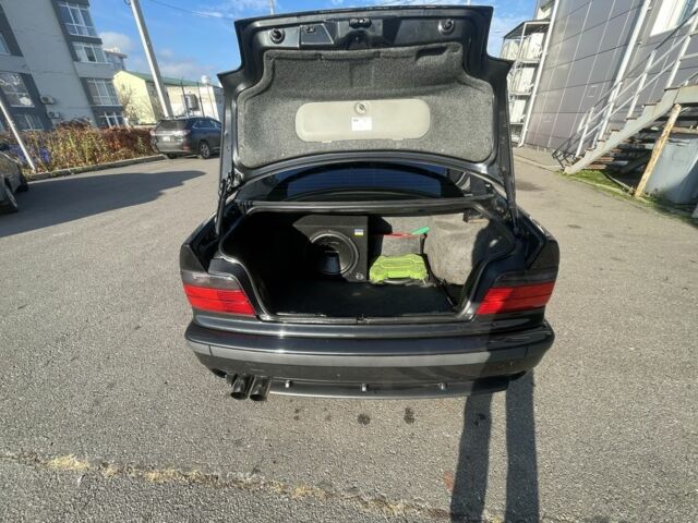 Черный БМВ 3 Серия, объемом двигателя 2 л и пробегом 300 тыс. км за 4500 $, фото 8 на Automoto.ua