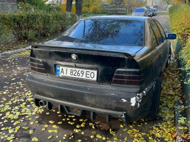 Чорний БМВ 3 Серія, об'ємом двигуна 2 л та пробігом 370 тис. км за 3300 $, фото 3 на Automoto.ua