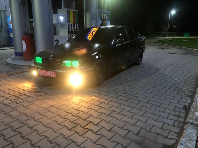 Чорний БМВ 3 Серія, об'ємом двигуна 2 л та пробігом 300 тис. км за 1550 $, фото 7 на Automoto.ua