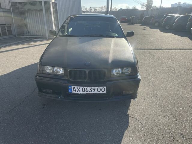 Черный БМВ 3 Серия, объемом двигателя 2 л и пробегом 300 тыс. км за 4500 $, фото 4 на Automoto.ua