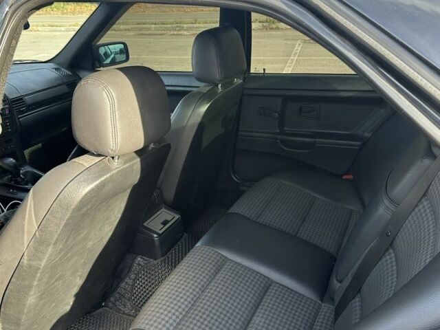 Черный БМВ 3 Серия, объемом двигателя 2.5 л и пробегом 425 тыс. км за 4700 $, фото 9 на Automoto.ua