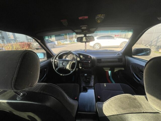 Черный БМВ 3 Серия, объемом двигателя 2 л и пробегом 300 тыс. км за 4500 $, фото 7 на Automoto.ua