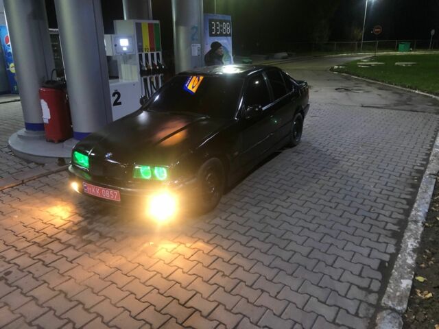 Чорний БМВ 3 Серія, об'ємом двигуна 2 л та пробігом 300 тис. км за 1550 $, фото 6 на Automoto.ua