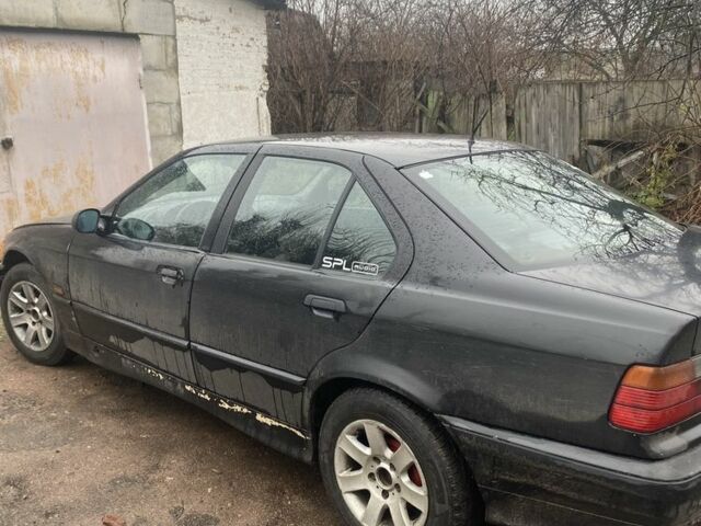 Чорний БМВ 3 Серія, об'ємом двигуна 1.7 л та пробігом 280 тис. км за 1300 $, фото 4 на Automoto.ua