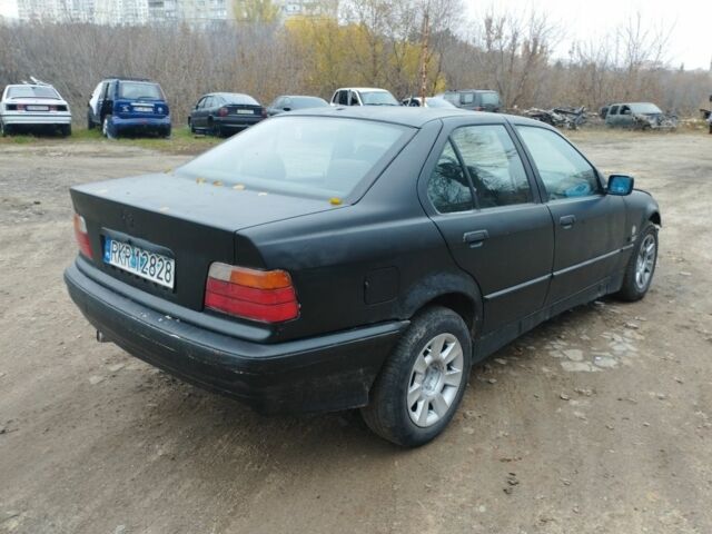 Черный БМВ 3 Серия, объемом двигателя 0 л и пробегом 250 тыс. км за 1000 $, фото 4 на Automoto.ua