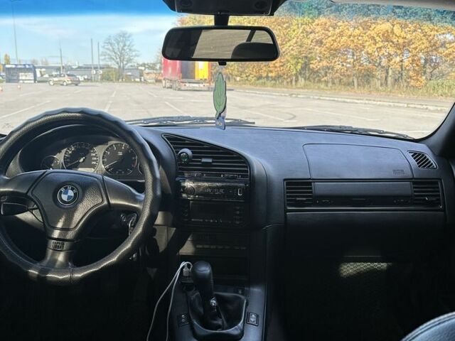 Черный БМВ 3 Серия, объемом двигателя 2.5 л и пробегом 425 тыс. км за 4700 $, фото 12 на Automoto.ua