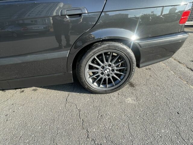 Черный БМВ 3 Серия, объемом двигателя 2 л и пробегом 300 тыс. км за 4500 $, фото 16 на Automoto.ua