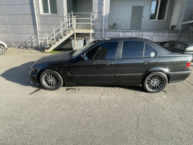 Черный БМВ 3 Серия, объемом двигателя 2 л и пробегом 300 тыс. км за 4500 $, фото 15 на Automoto.ua