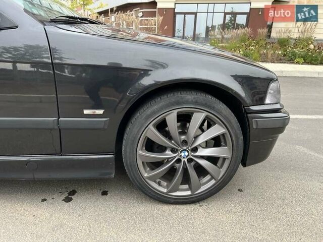 Черный БМВ 3 Серия, объемом двигателя 1.6 л и пробегом 385 тыс. км за 4000 $, фото 13 на Automoto.ua