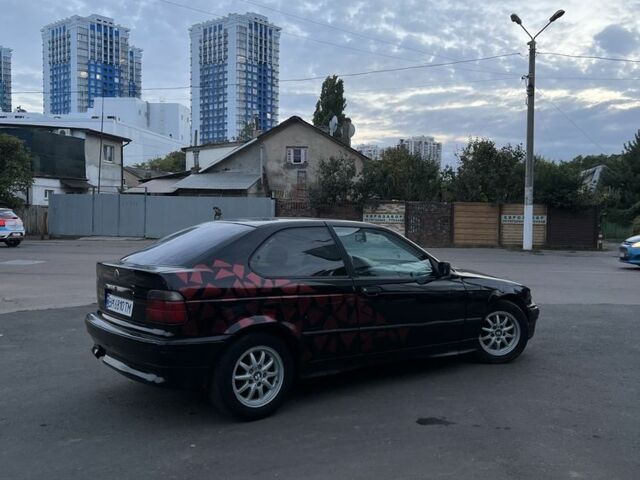 Черный БМВ 3 Серия, объемом двигателя 1.6 л и пробегом 199 тыс. км за 1200 $, фото 3 на Automoto.ua