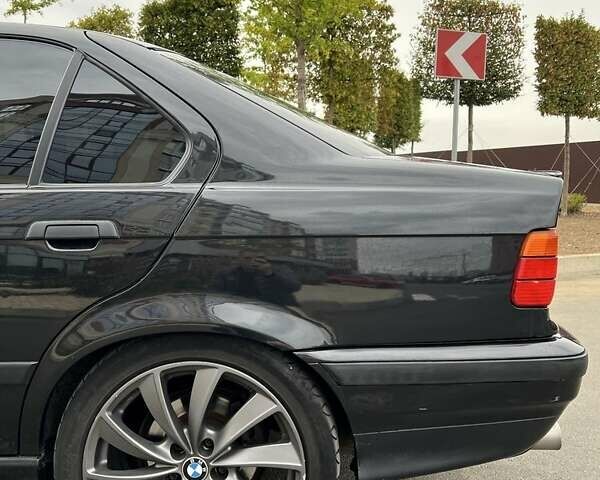 Черный БМВ 3 Серия, объемом двигателя 1.6 л и пробегом 385 тыс. км за 4000 $, фото 7 на Automoto.ua