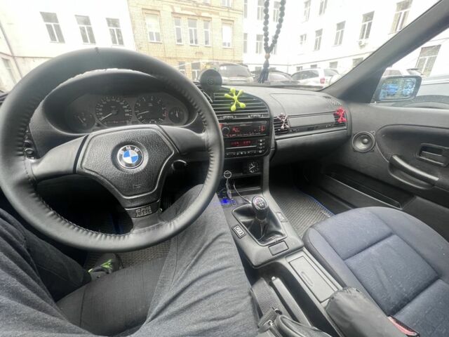 Черный БМВ 3 Серия, объемом двигателя 2 л и пробегом 380 тыс. км за 3800 $, фото 6 на Automoto.ua