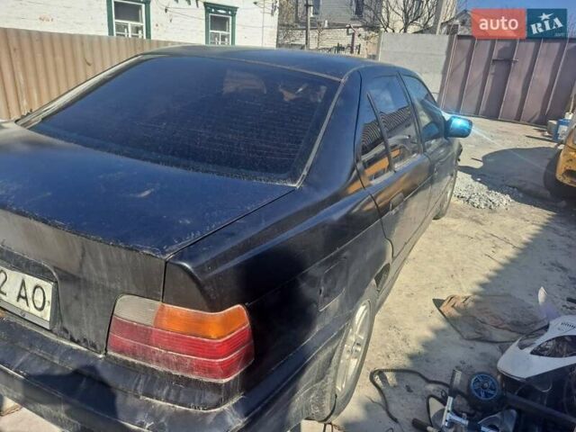 Черный БМВ 3 Серия, объемом двигателя 1.7 л и пробегом 370 тыс. км за 1100 $, фото 2 на Automoto.ua