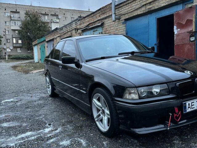 Черный БМВ 3 Серия, объемом двигателя 1.8 л и пробегом 170 тыс. км за 4000 $, фото 3 на Automoto.ua