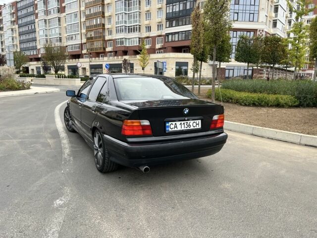Черный БМВ 3 Серия, объемом двигателя 1.6 л и пробегом 385 тыс. км за 4000 $, фото 3 на Automoto.ua