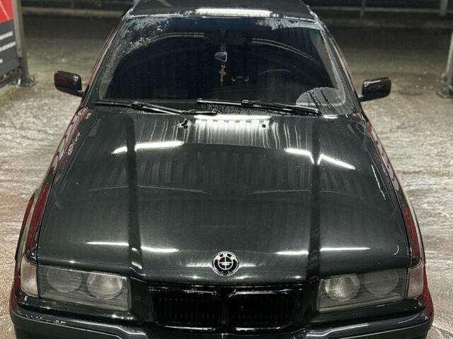 Черный БМВ 3 Серия, объемом двигателя 2 л и пробегом 240 тыс. км за 3300 $, фото 1 на Automoto.ua