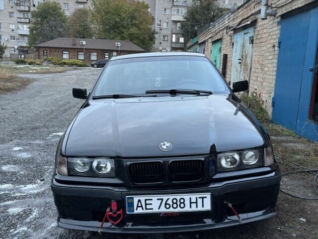 Черный БМВ 3 Серия, объемом двигателя 1.8 л и пробегом 170 тыс. км за 4000 $, фото 4 на Automoto.ua