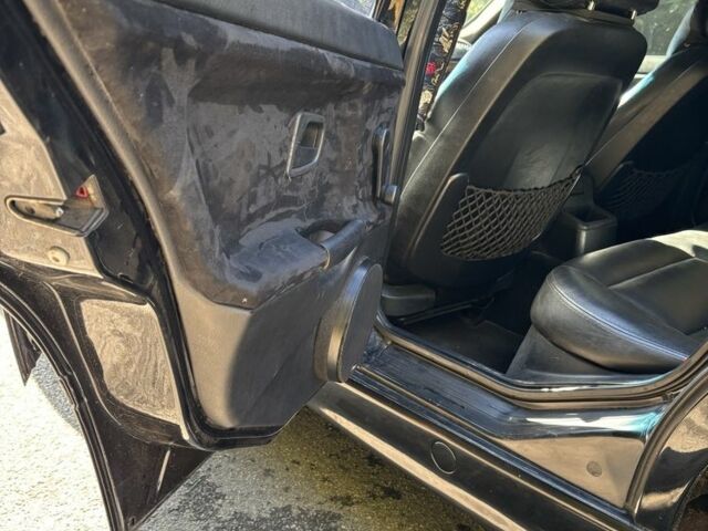 Черный БМВ 3 Серия, объемом двигателя 1.8 л и пробегом 170 тыс. км за 4000 $, фото 7 на Automoto.ua