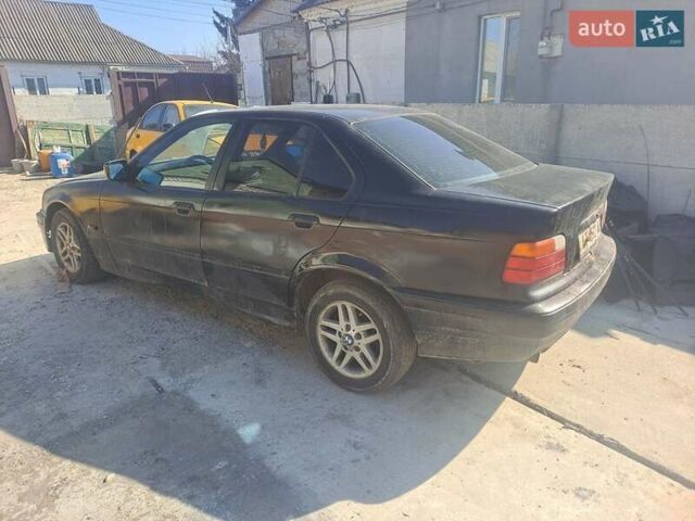 Черный БМВ 3 Серия, объемом двигателя 1.7 л и пробегом 370 тыс. км за 1100 $, фото 1 на Automoto.ua