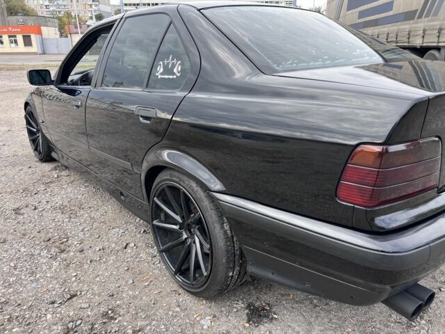 Черный БМВ 3 Серия, объемом двигателя 2 л и пробегом 380 тыс. км за 3800 $, фото 1 на Automoto.ua