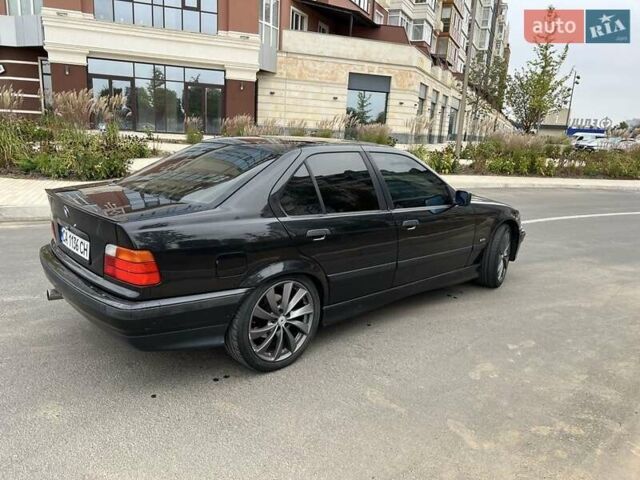 Черный БМВ 3 Серия, объемом двигателя 1.6 л и пробегом 385 тыс. км за 4000 $, фото 1 на Automoto.ua