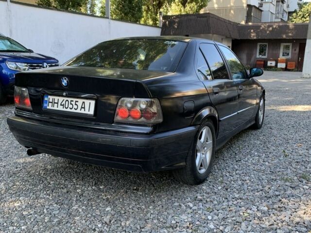 Черный БМВ 3 Серия, объемом двигателя 2.5 л и пробегом 300 тыс. км за 2850 $, фото 2 на Automoto.ua